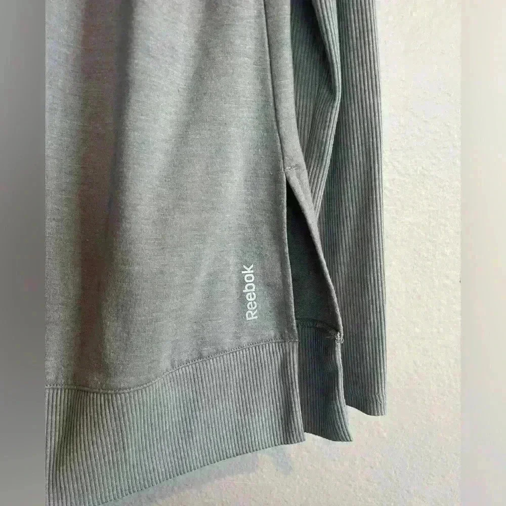 Reebok Pullover V Neck Sweatshirt Women's Size Large Comfort Gray - Picture 3 of 3